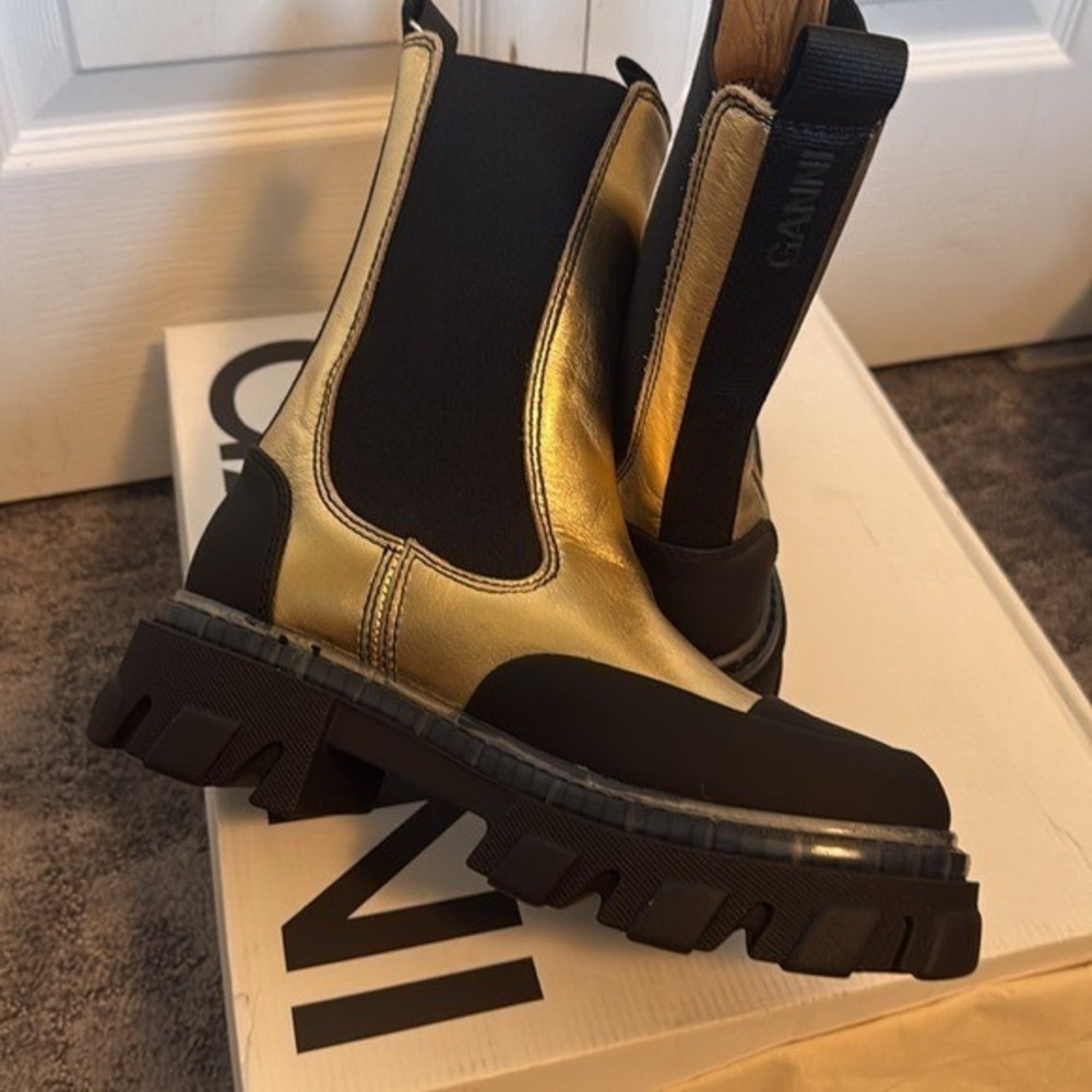 GANNI gold metallic Chelsea boots new 37/7